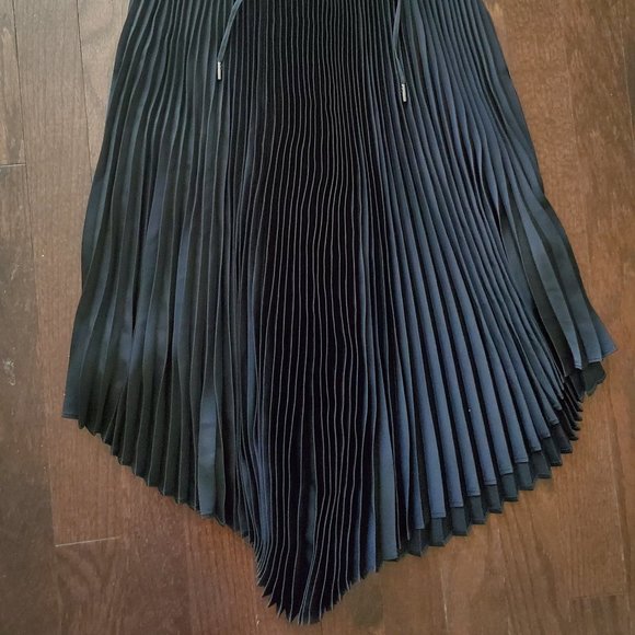Club Monaco Pleated Scoop Hem Skirt XS - Picture 5 of 5